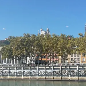 https://chambre-de-charme-vieux-lyon.hotels-rhonealpes.com